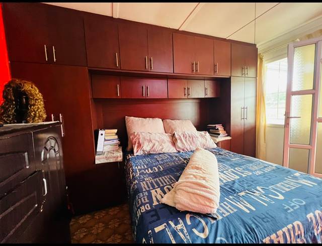 3 BEDROOM SEMI DETACHED FOR SALE IN NEWLANDS EAST